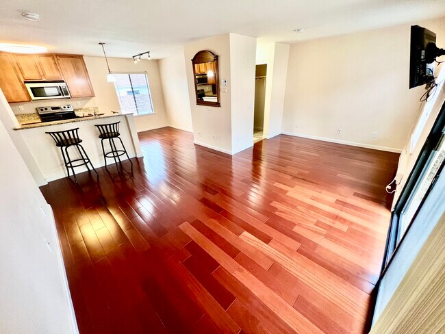 Foto del edificio - 300 Glenwood Cir