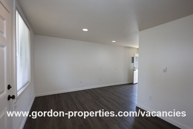 Foto del edificio - SE Arista Dr - 2 bedroom unit in the heart...