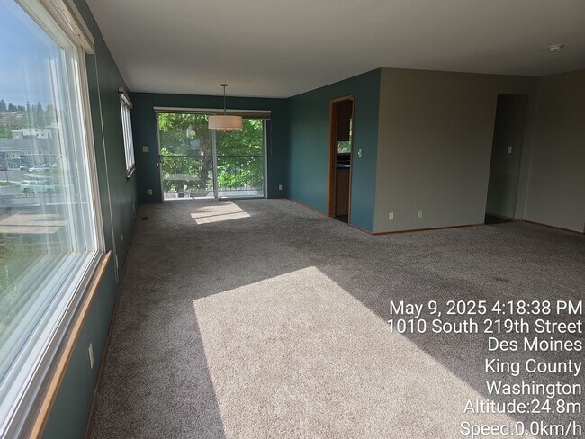 Building Photo - Heart of DesMoines large home for rent -5 ...