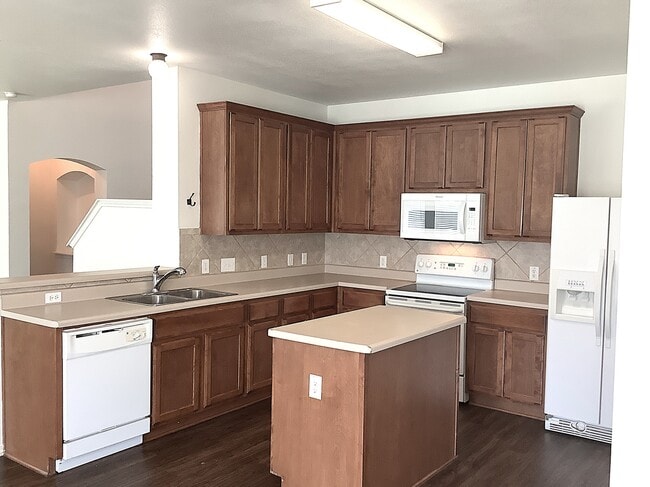 Building Photo - 109 Castle Dr