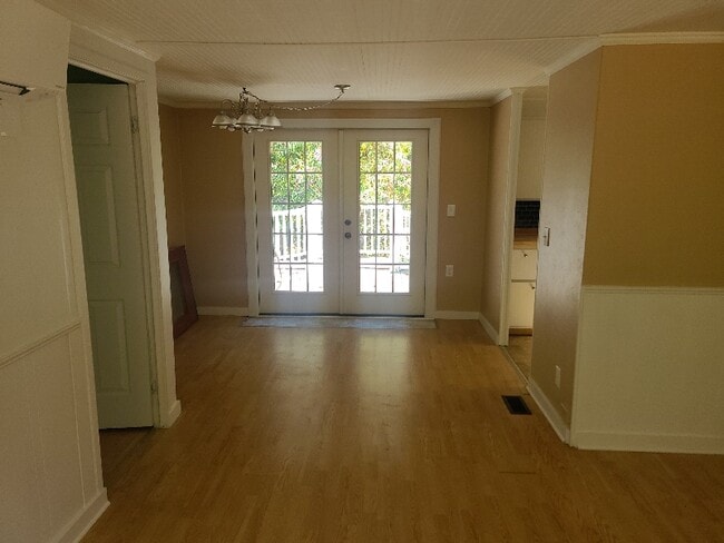 Building Photo - 55367 Pilgrim Dr