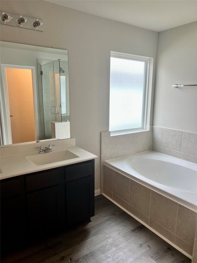 Building Photo - 5603 Brooklyn Rose Dr