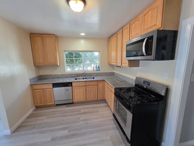 Photo - 270 Newport Ave Apartments