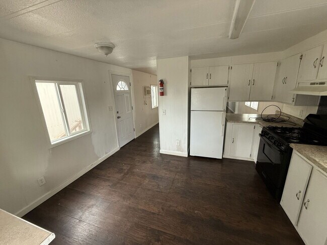 Building Photo - 1303 N College Ave