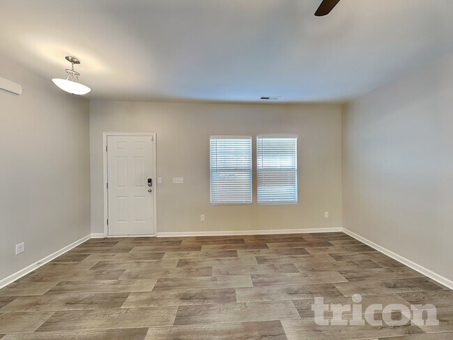 Foto del edificio - 635 Spencer Ln