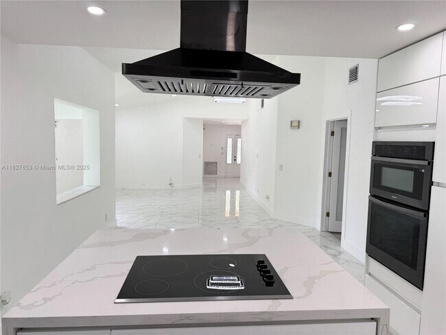 Foto del edificio - 921 SW 112th Ave