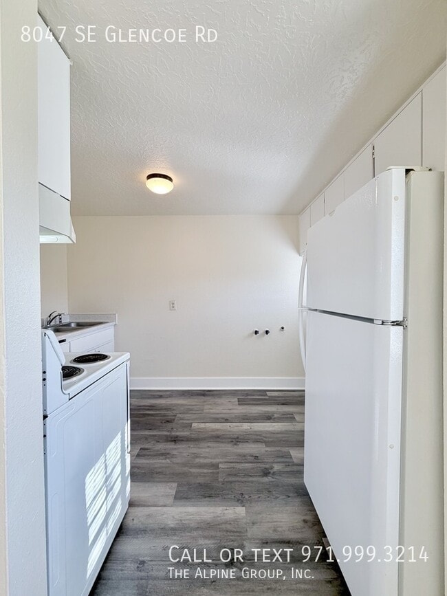 Building Photo - 8047 SE Glencoe Rd