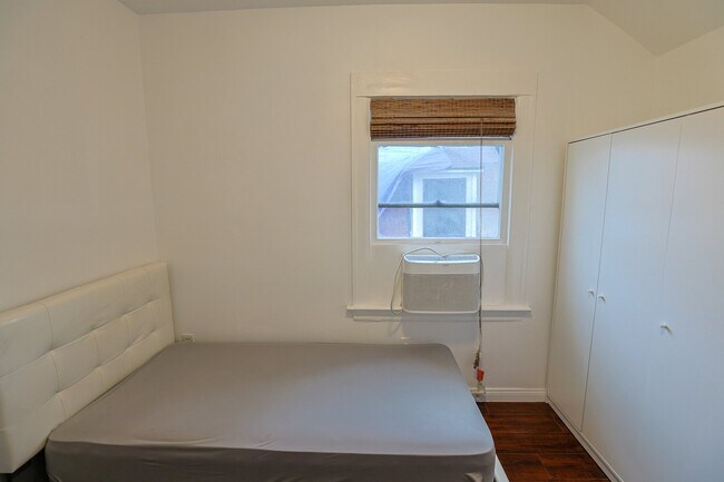 Foto del edificio - 2624 S Budlong Ave