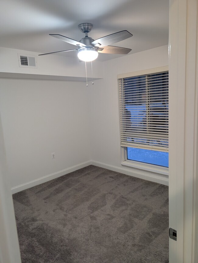 Foto del edificio - 8125 Heatherton Ln
