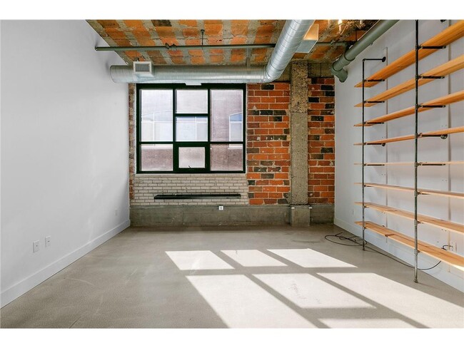 Building Photo - 718 N Washington Ave