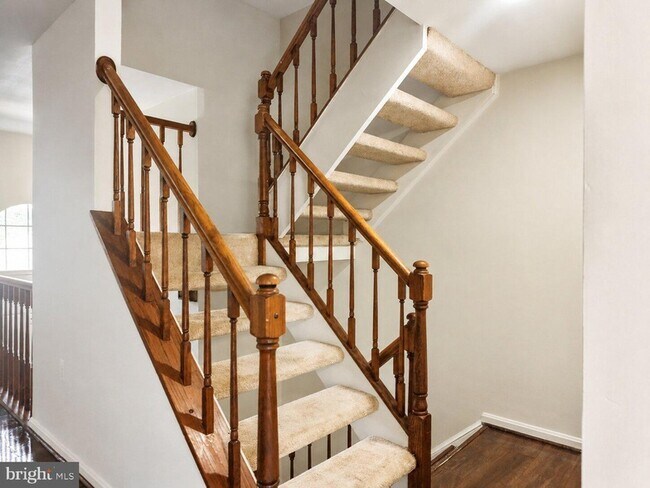 Building Photo - 2723 Manorhaven Ct