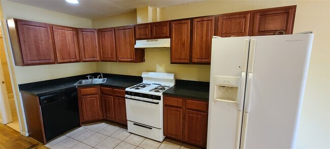 Building Photo - 9 Morton Pl