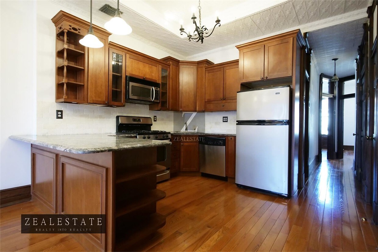 Primary Photo - 381 5th St