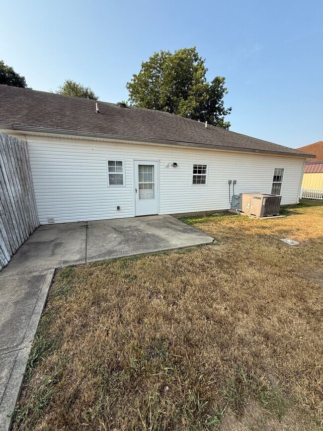Foto del edificio - 104 Cedar Tree Ln