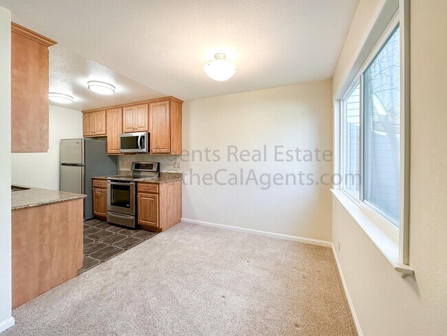 Foto del edificio - 44 Emery Bay Dr
