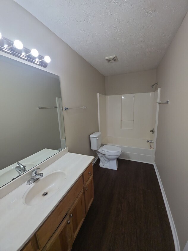Foto principal - 640 W Stevens St