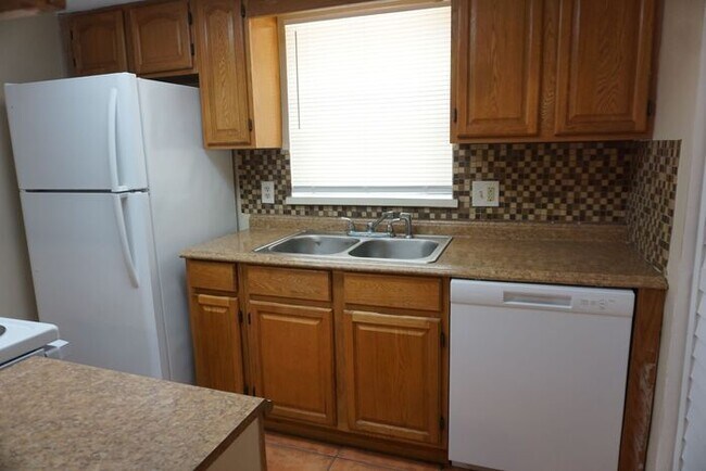 Building Photo - 2 Bedroom 2 Bath Townhome Near NAS Jax. No Additional Monthly Fees