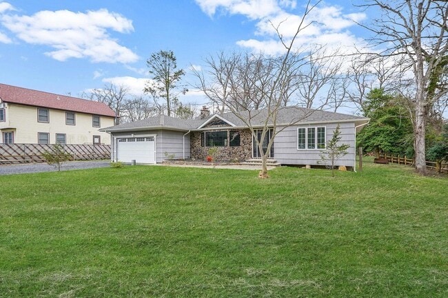 Building Photo - 257 Southlawn Ave