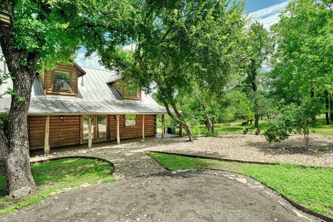 Building Photo - Custom Home with Separate Apartment