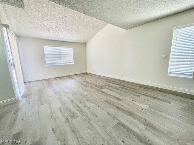Foto del edificio - 5187 Greene Ln