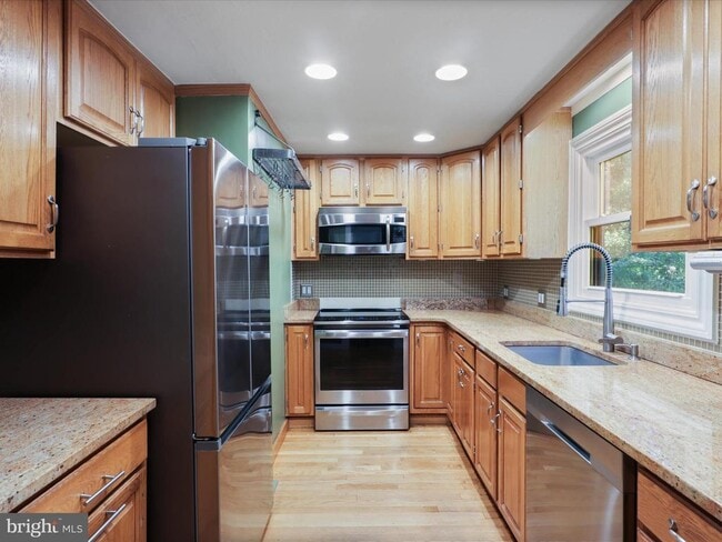 Foto del edificio - 11713 Henderson Rd