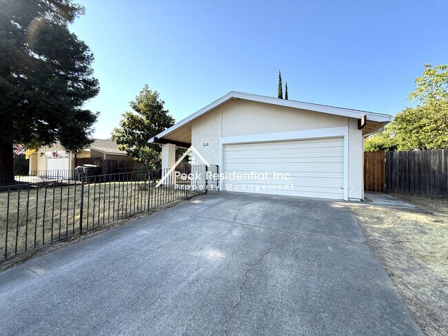 Building Photo - Orangevale 3bd/2ba House with 2 Car Garage