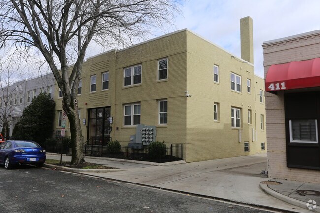 Building Photo - 417 18th St NE