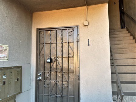 Building Photo - 1017 W 95th St