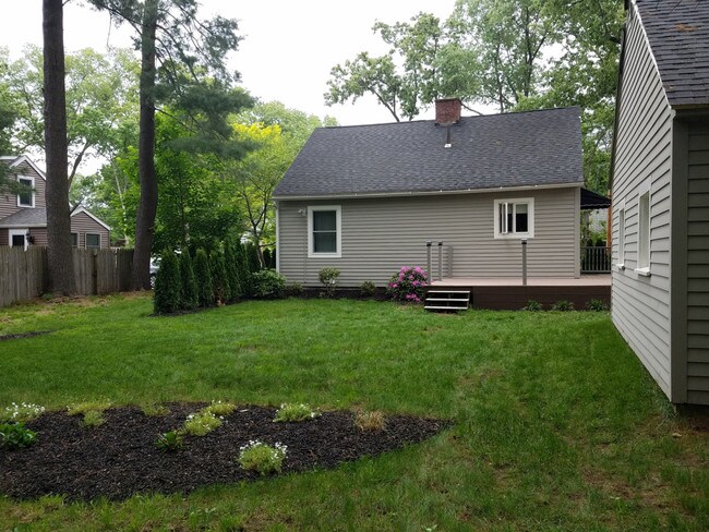 Building Photo - 379 Maple
