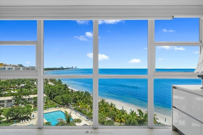 Building Photo - 600 Grapetree Dr