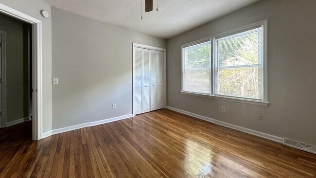 Foto del edificio - 2 & 3 Bedroom Townhomes in West Ashley