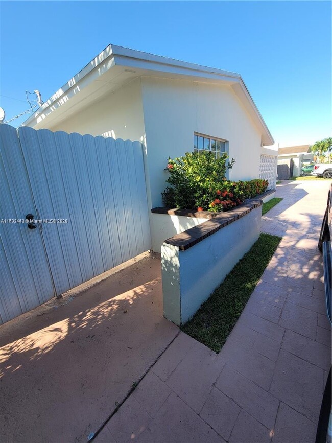 Foto del edificio - 12305 SW 42nd St