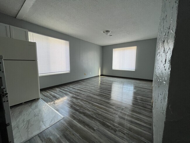 Building Photo - 619 Walnut Ave.