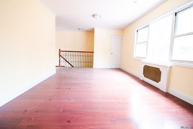 Foto del edificio - 71-25 244th St