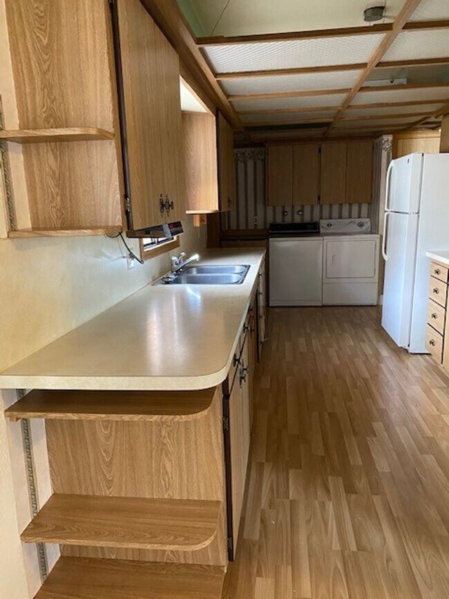 Building Photo - 4 bedroom 2 bath home with workshop