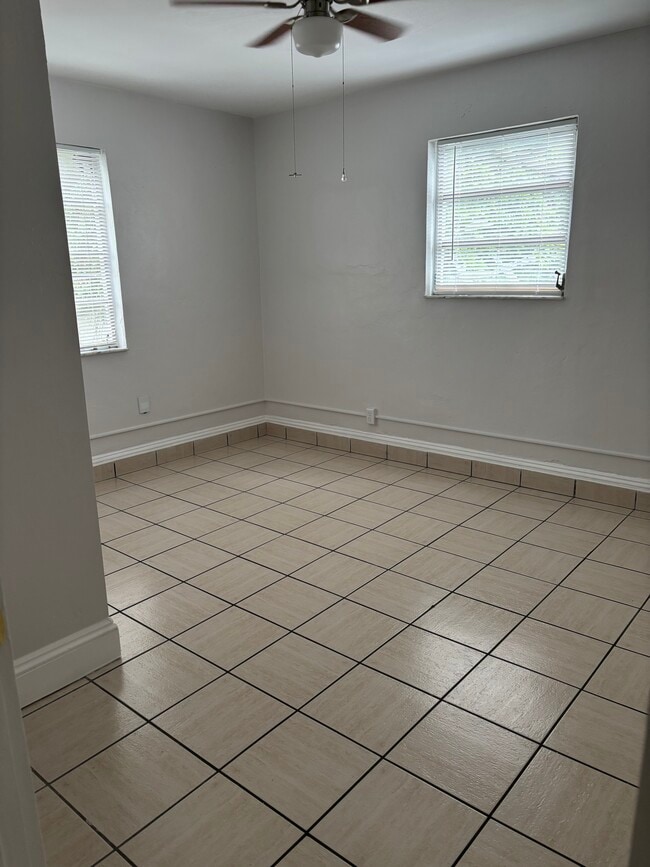 Dormitorio principal - 627 SW 21st Ave