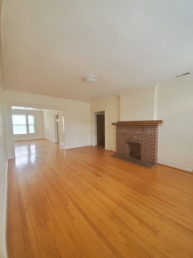 Building Photo - 5861 Nina Pl