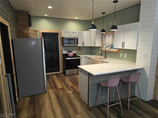 Foto del edificio - 202 Meek Ave