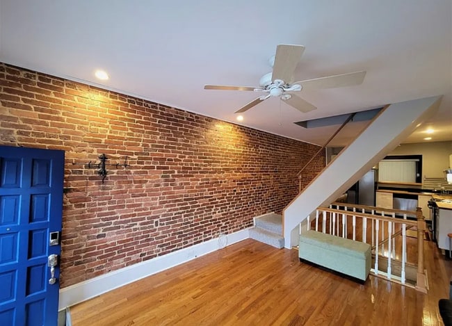 Building Photo - 315 S Clinton St