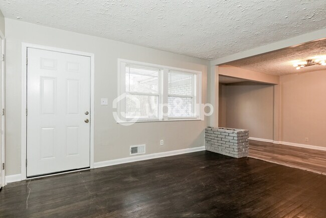 Building Photo - Fantastic 3bd/1.5ba home! Let yourself in!