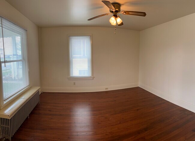 Sala de estar - 418 S Railroad St