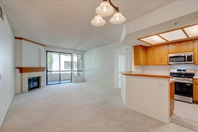 Foto del edificio - Resort Like Living 2 Master Suites For Lease