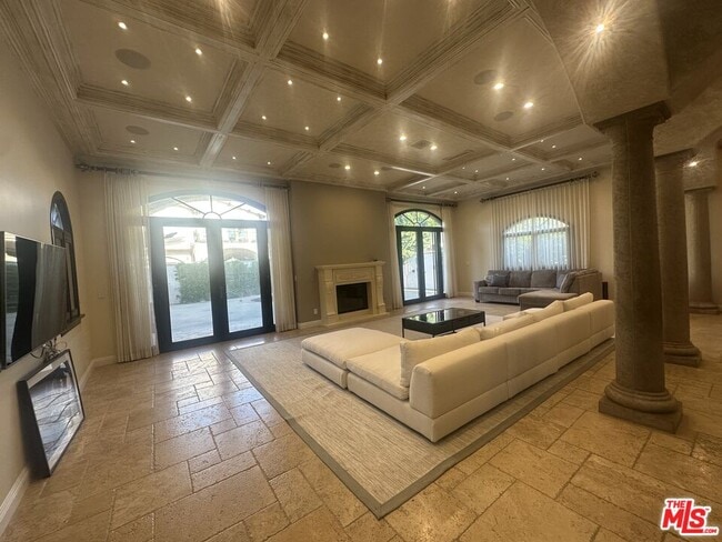 Building Photo - 458 Flores St