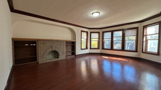 Foto del edificio - 5530 N Artesian Ave