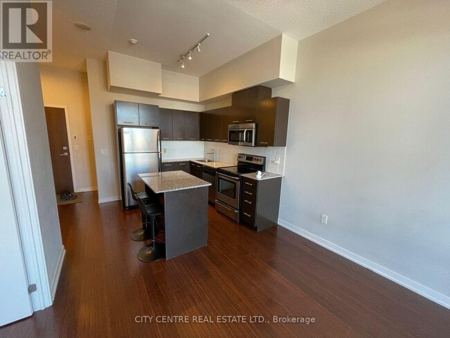 Photo du bâtiment - 365 Prince of Wales Dr