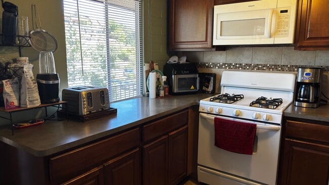 Building Photo - APARTMENT:  APPLE TREE SQUARE APARTMENTS-UPTOWN SEDONA