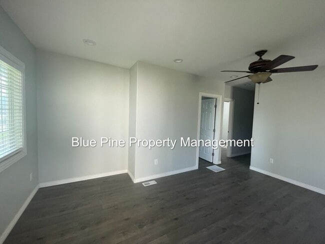Building Photo - 1444 Carson St