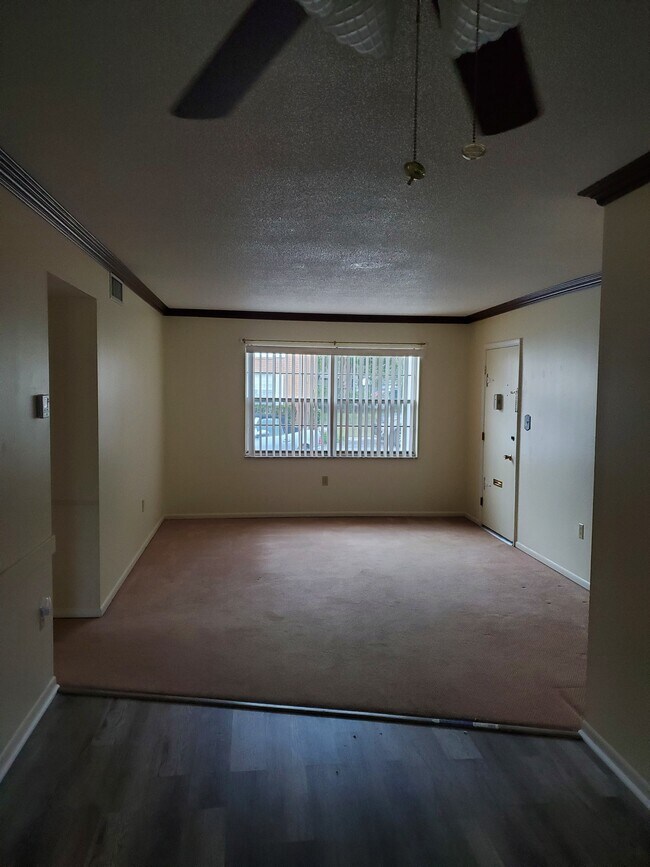 Building Photo - 4158 Tamiami Trl