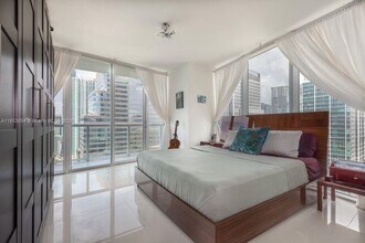Building Photo - 495 Brickell Ave