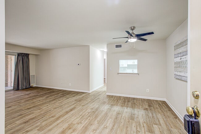 Building Photo - 5924 Cove Landing Rd